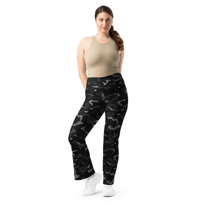 Black Camo Flared Leggings, Camouflage Printed High Rise Waisted Yoga Designer Pockets Workout Flare Pants Plus Size Bell Bottoms Ladies